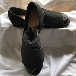 Black tumbled leather d’orsay shoes. Size 10.